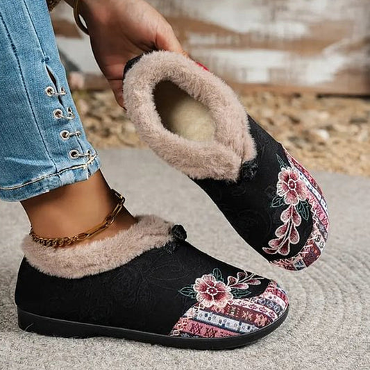 Tradycyjne haftowane buty damskie z ciepłą wyściółką