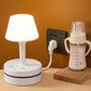 Lampka nocna z gniazdkami i USB – łączy oświetlenie i ładowanie, porządkuje stolik nocny. Na pobranie! 💡